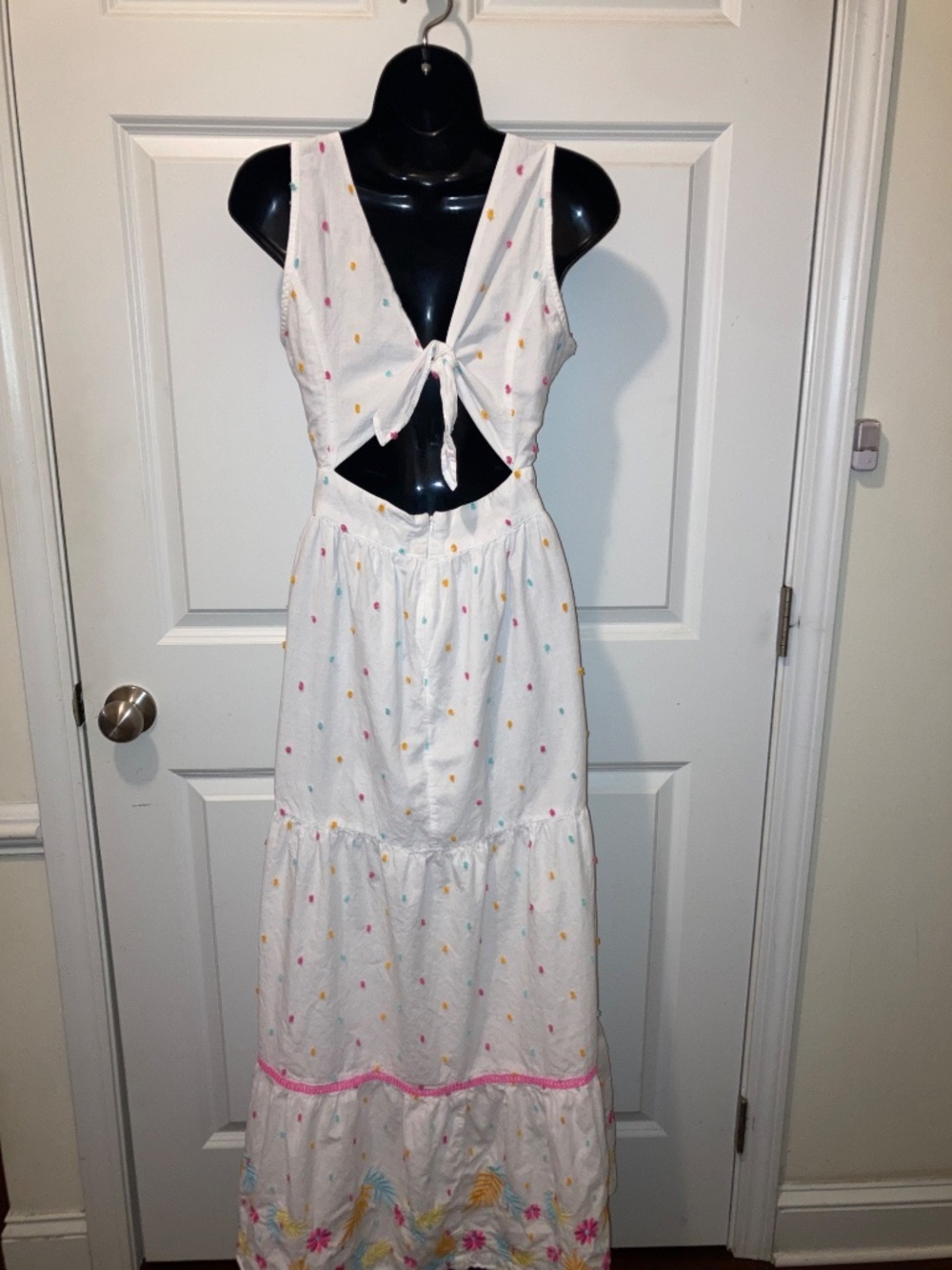 Crown & ivy White Sleeveless Maxi Dress with Colorful Embroidery - Size: 10 - Picture 8 of 13